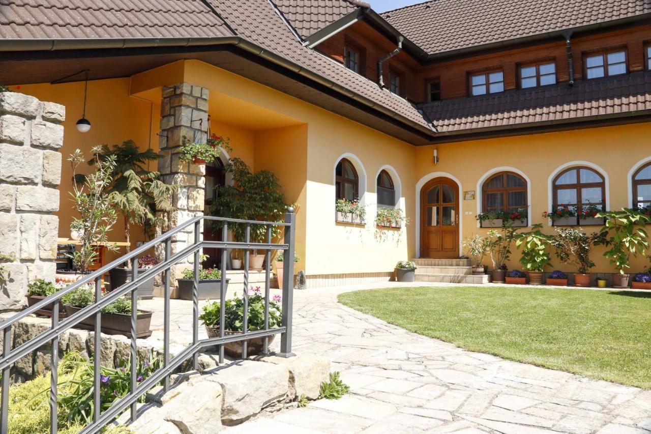 Apartman U Vagnera Dvur Kralove nad Labem Exterior photo
